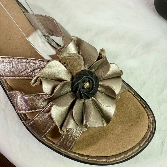 Clarks Bendables Women's 9M Silver Leather Lena Adore Slide On Sandals Flower - Picture 8 of 10